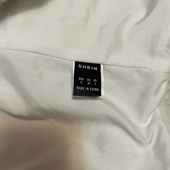 Women’s Small Cropped Fur Coat - Picture 3 of 3